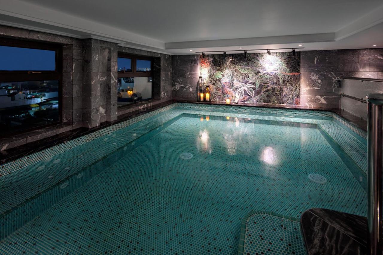 Peridot Grand Luxury Boutique Hotel Hanoi Luaran gambar The pool at the Mandarin Oriental, Munich