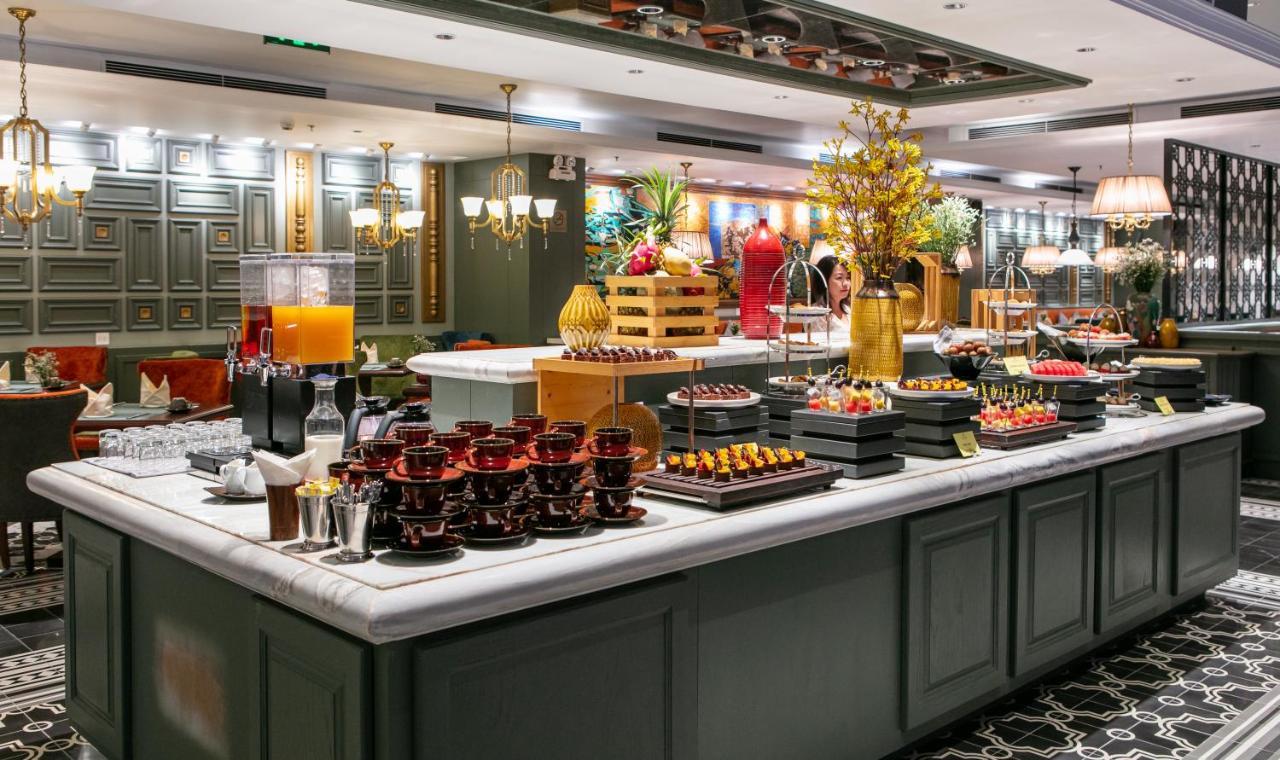 Peridot Grand Luxury Boutique Hotel Hanoi Luaran gambar A buffet at a hotel