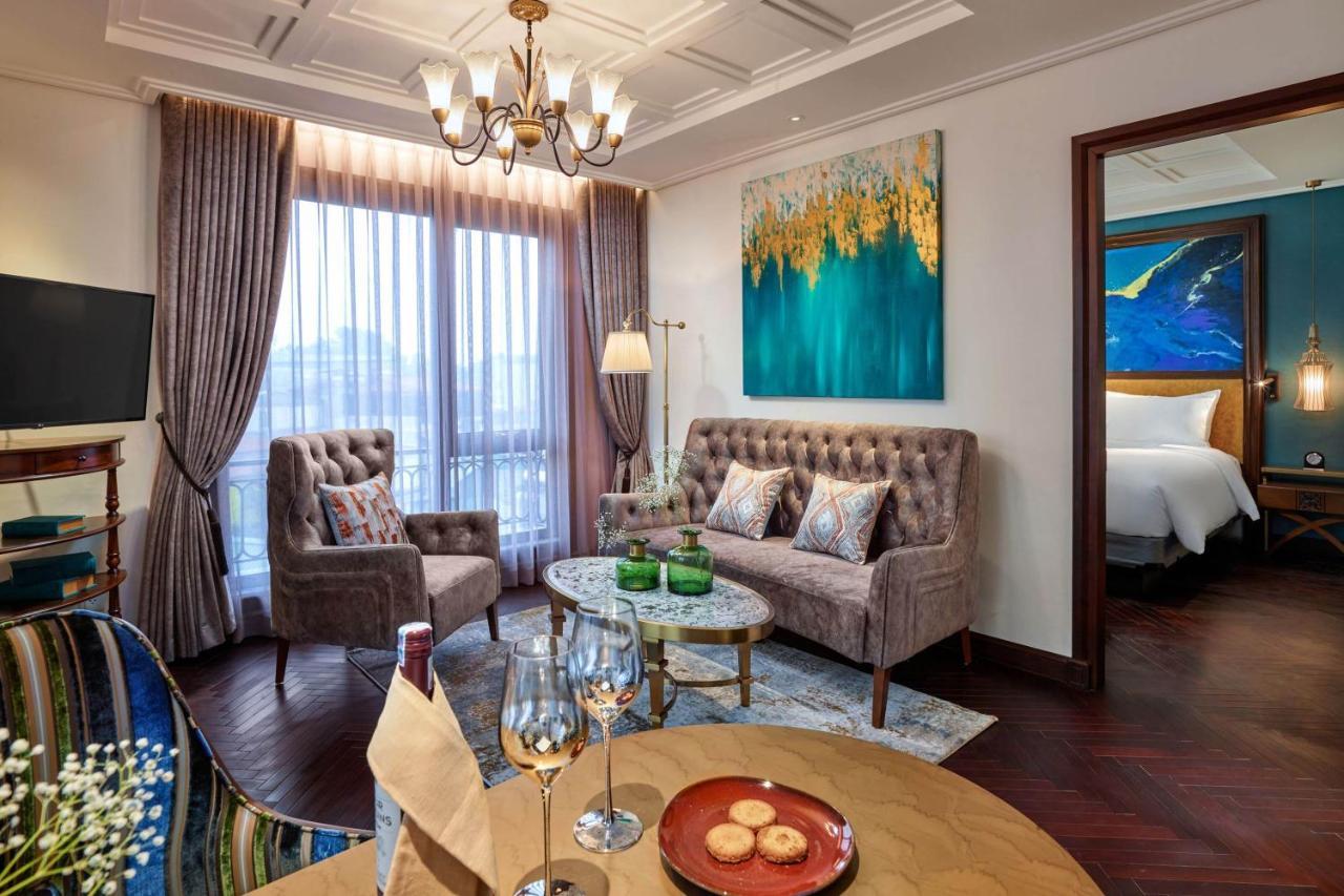 Peridot Grand Luxury Boutique Hotel Hanoi Luaran gambar A suite at the hotel